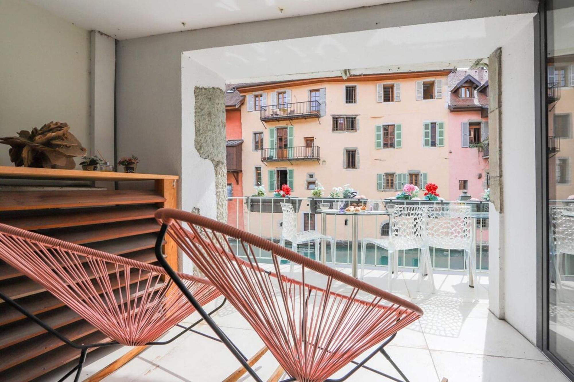 L'Eau Vive - sauna et jacuzzi en centre piéton Annecy Esterno foto