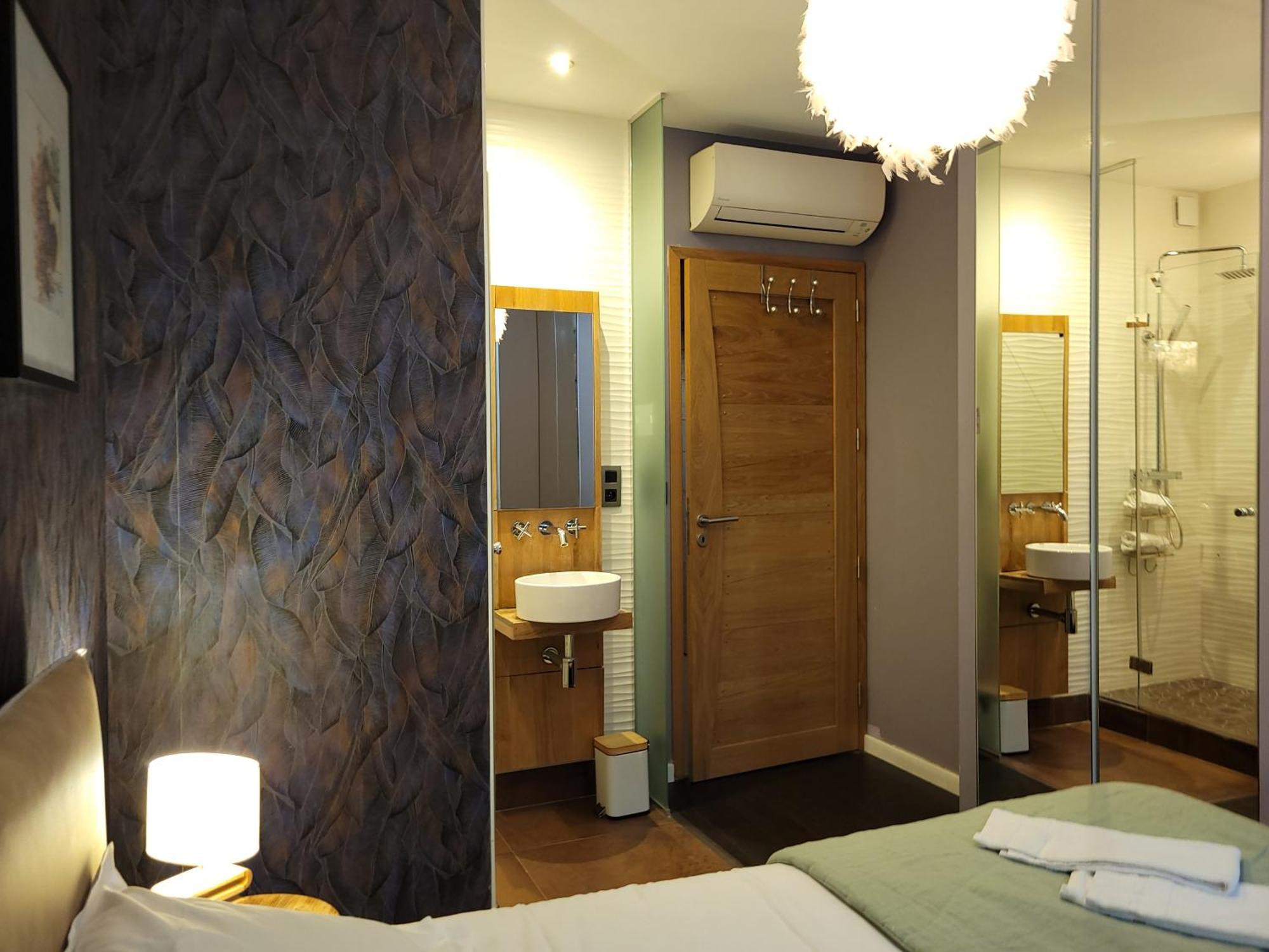L'Eau Vive - sauna et jacuzzi en centre piéton Annecy Esterno foto